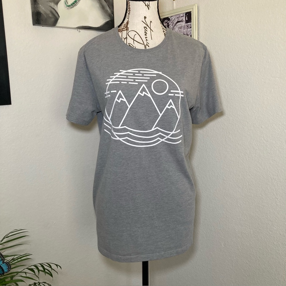 Good fellow & Co. men’s graphic tee Med.